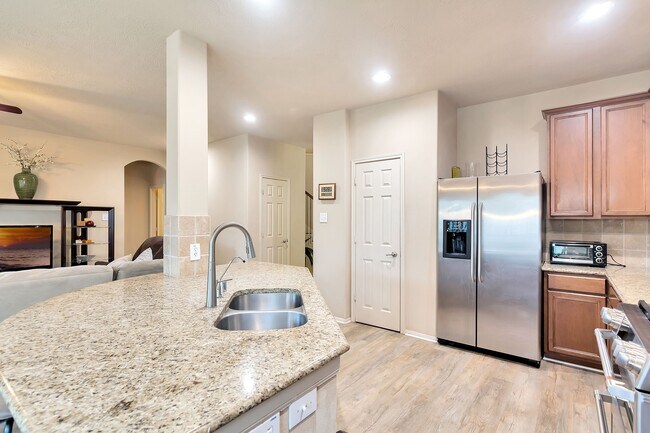 Building Photo - 10 W Lasting Spring Cir