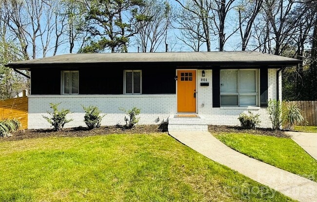 Building Photo - 801 Davenport St