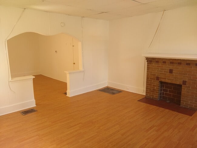 Building Photo - 2913 California Ave