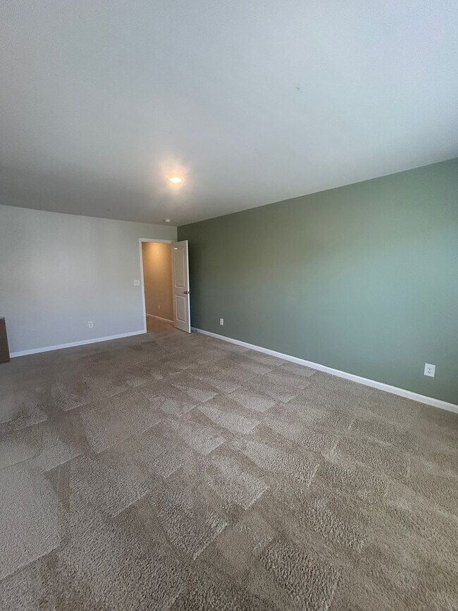 Building Photo - Modern Fountain Park Townhome with Open Floor Plan & 9’ Ceilings