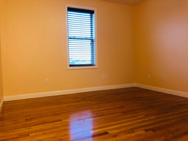 Building Photo - 100 Fellsway W