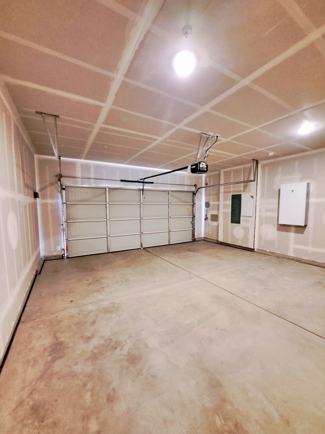 Building Photo - Spacious 3BR/2BA Home with Great Amenities in Madera!