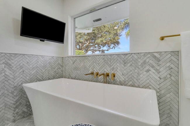Building Photo - 13760 Sand Crane Dr