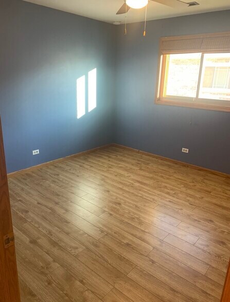 Building Photo - 8826 N Chester Ave