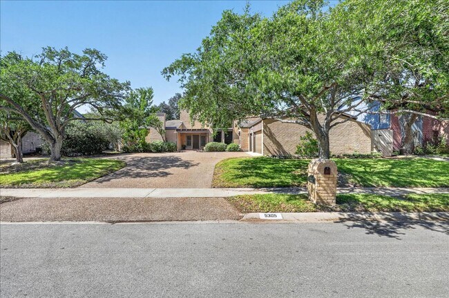 Building Photo - 5305 Greenbriar Dr