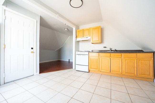 Building Photo - 540 Laurel Ave