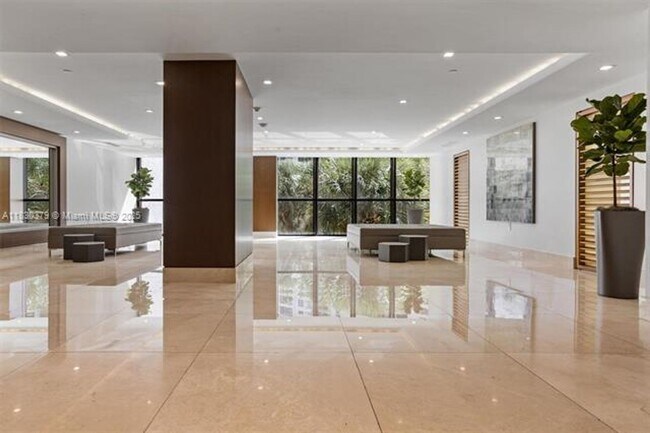 Building Photo - 540 Brickell Key Dr