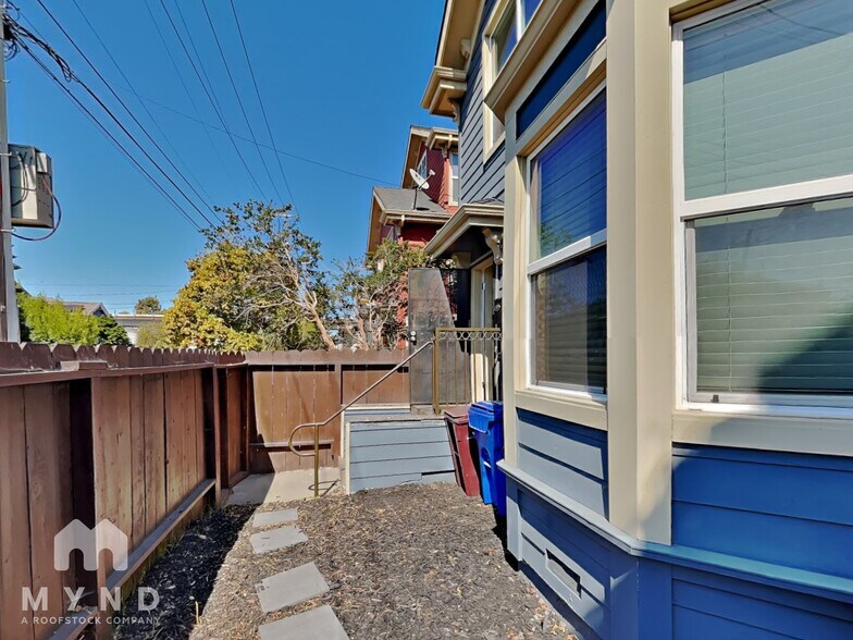 Building Photo - 512 Henry St