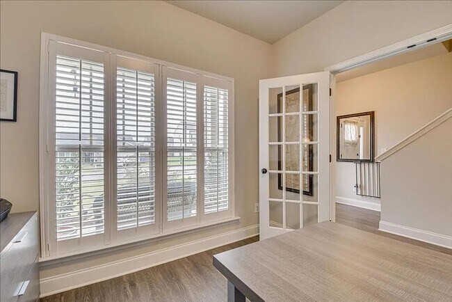 Building Photo - 149 Beallwood Dr