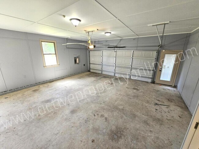 Building Photo - 5835 Huddersfield Rd