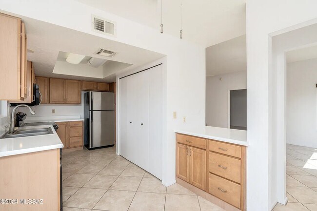 Building Photo - 4461 E Bullrush Ln