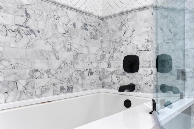 Building Photo - 319 W Frances Ave