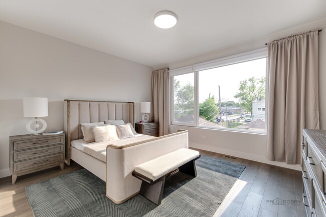 Building Photo - 1304 N Lawndale Ave