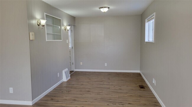 Building Photo - 227 Meadowcrest Dr