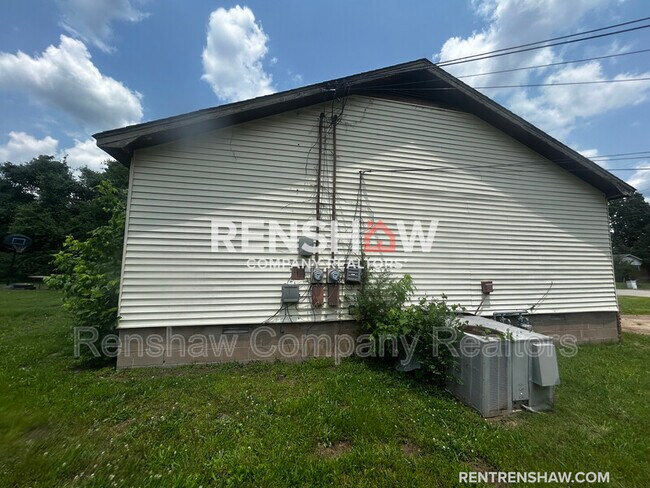 Building Photo - 181 Lealand Ln