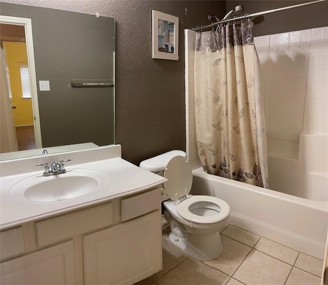 Building Photo - 5733 Pebble Ridge Dr