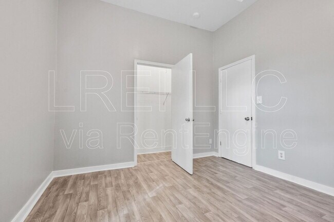 Building Photo - 2209 St Louis Ave