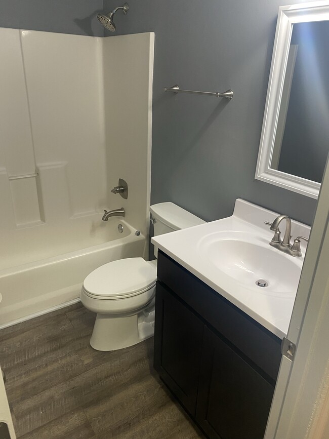 Building Photo - 401A Sarver Ave