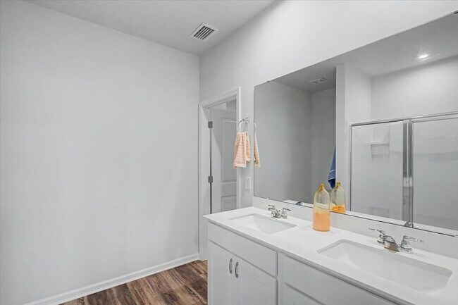 Building Photo - 783 Longleaf Dr