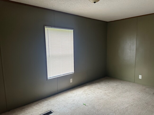Building Photo - 182 Clements Rd