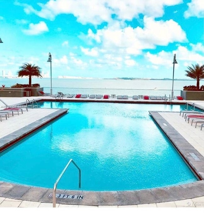 Building Photo - 1155 Brickell Bay Dr