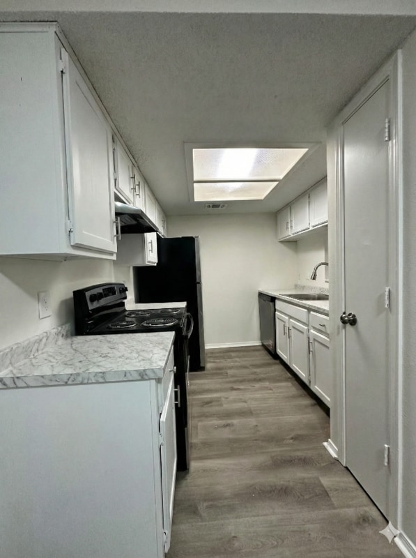 Building Photo - 410 Oakwood Ave