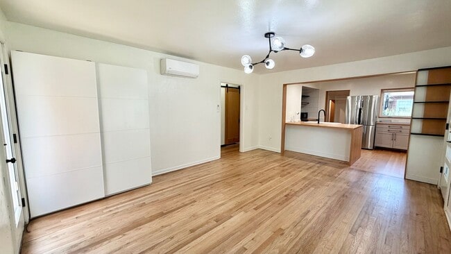 Building Photo - 9340 SE Yamhill St