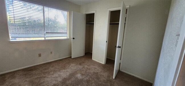 Building Photo - 16755 Maplemont Dr