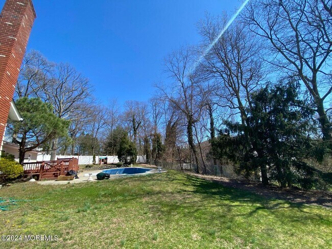 Building Photo - 2 Karen Ct