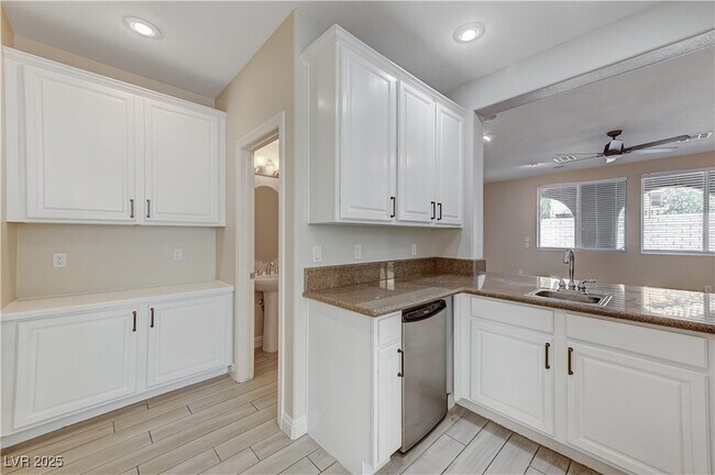 Building Photo - 536 Puenta Del Rey St