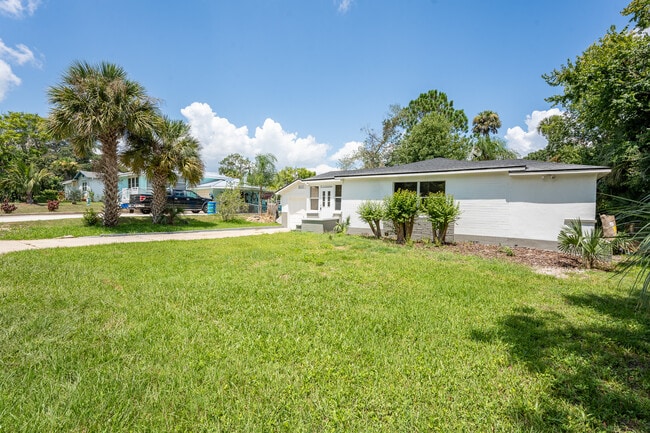 Building Photo - 1052 Magnolia Ave