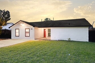 Building Photo - 12115 Wood Forest Dr