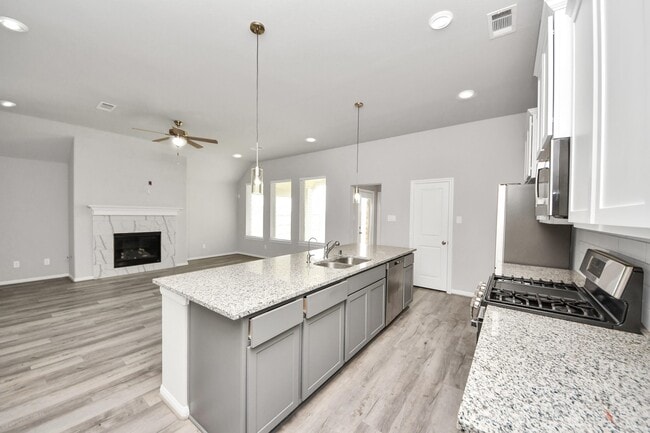 Building Photo - 859 Sarasota Shore Dr