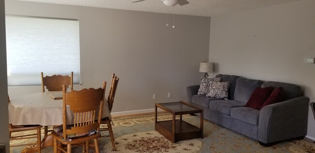 Building Photo - FURNISHED- 3 bed 2 bath single car detache...