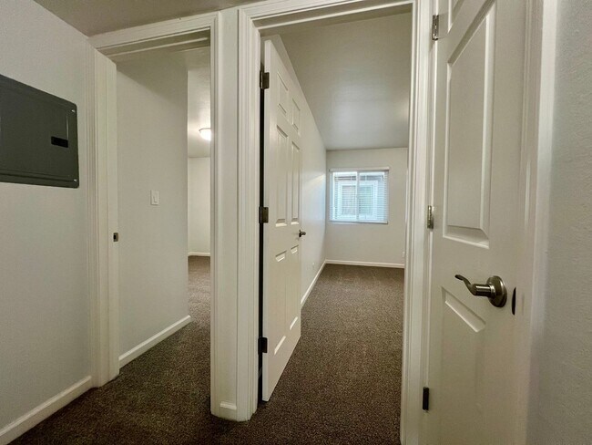 Building Photo - Modern Renovated 2-Bedroom in Santa Clara | Prime Location Near Apple, Nvidia & Major Highways