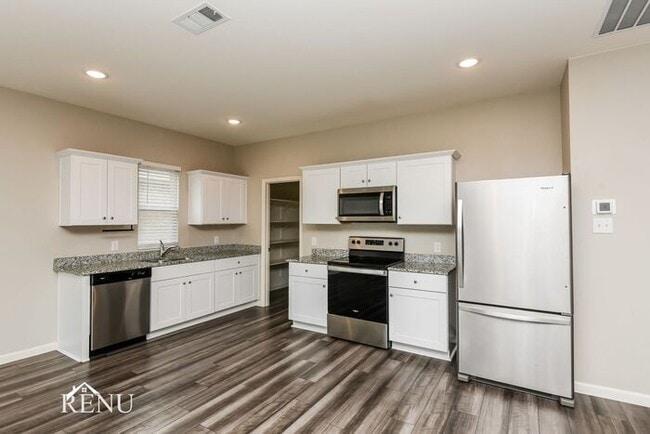 Building Photo - 1309 Escondido Dr