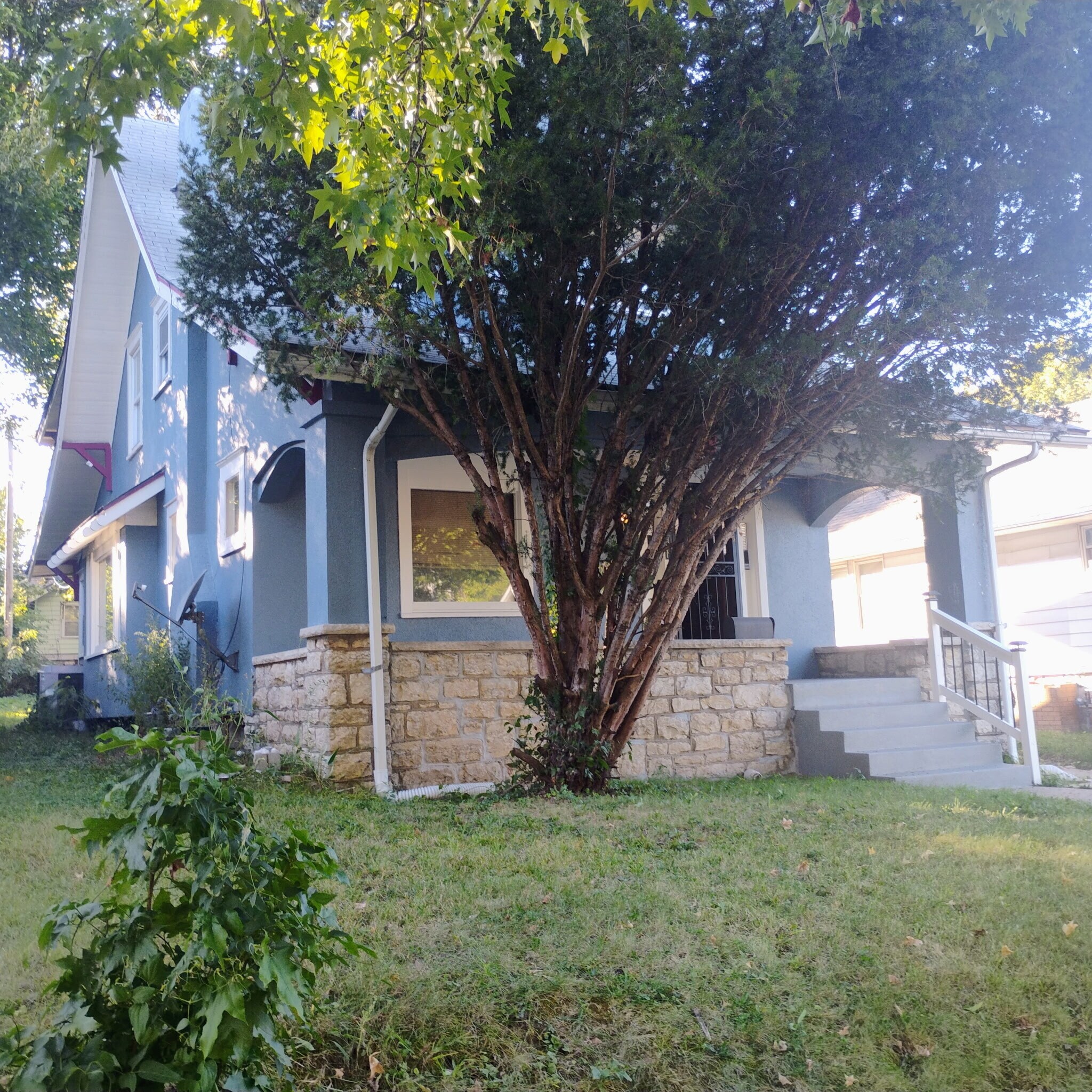 Building Photo - 2914 Bales Ave