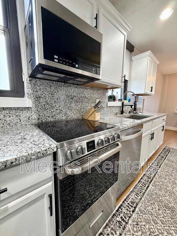 Building Photo - 1108 Kanawha Blvd E