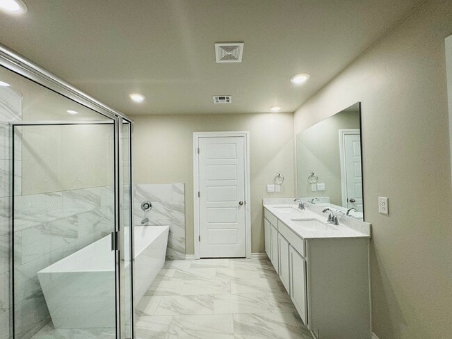 Building Photo - Deer Creek Schools + 4 Bedrooms + Newer Home in The Falling Springs Addition