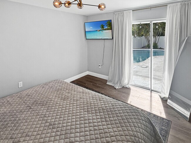 Building Photo - 100 SW 17th St