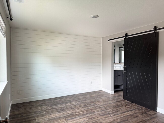 Building Photo - Beautifully Upgraded 3-Bedroom Home on a S...