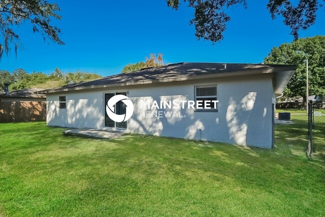 Building Photo - 7900 Lightfoot Dr