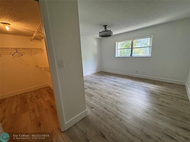 Building Photo - 4100 N 58th Ave