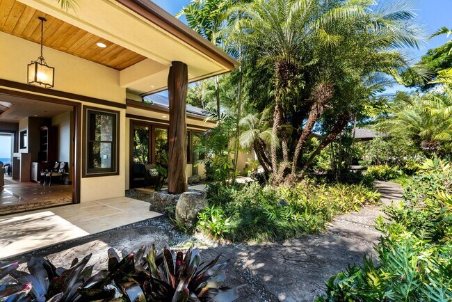 Building Photo - Luxury furnished 4 bedroom 3 bathroom with pool, spa, and outdoor showers