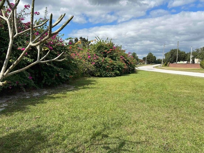 Building Photo - 2732 Adela Ave