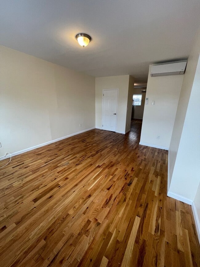 Building Photo - 202 Broadway