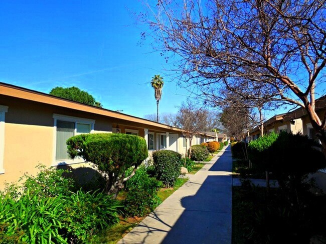 Building Photo - Garden Square Apartments