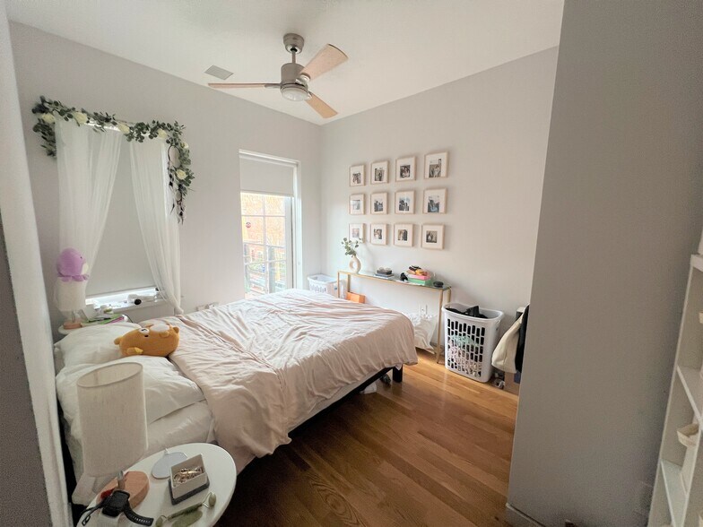 Building Photo - 1607 Tremont St