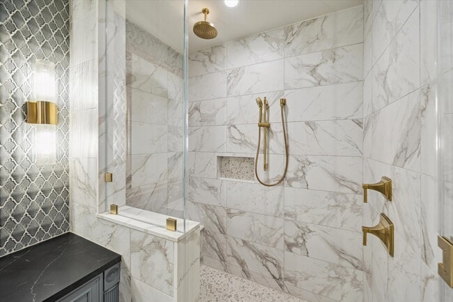 Building Photo - 1717 Bissonnet St