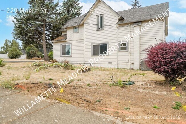 Building Photo - 229 NE Maple St